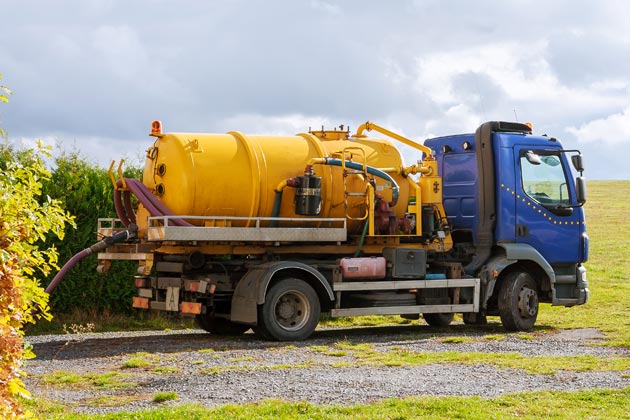 Camion pour le débouchage d'une canalisation dans l'Ain