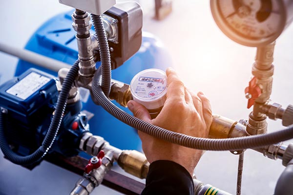 Entretion d'une pompe relevagepar un professionnel drome